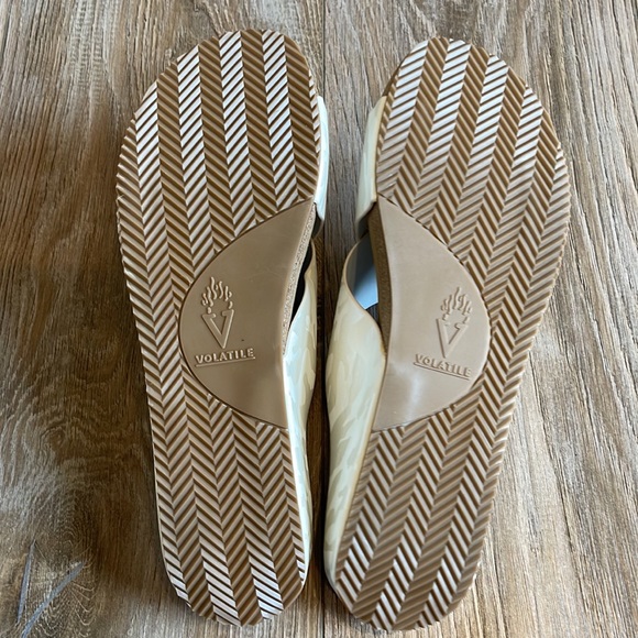 Volatile’s Ablette Slide Sandals - Picture 11 of 11